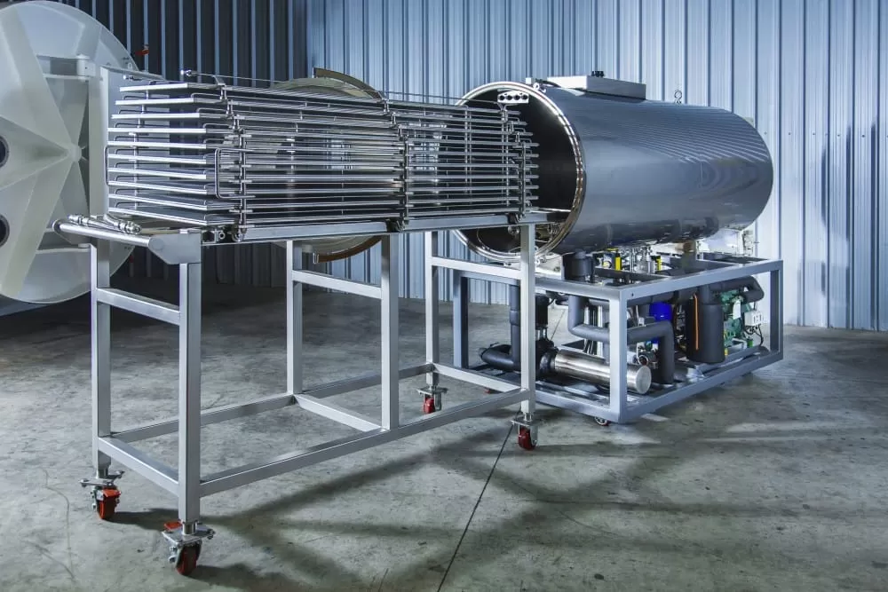 Kavain freeze drying facility for instant kava powder production — centrifuge and climate-controlled processing